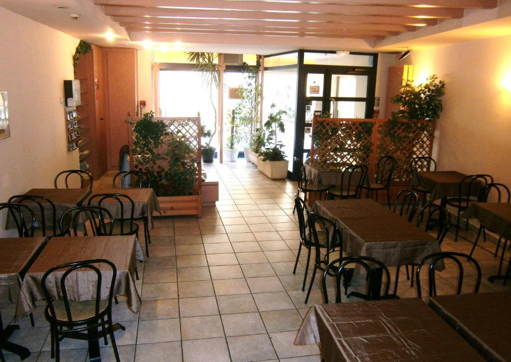 Logis Hotel Saint Jacques 瓦朗斯 外观 照片