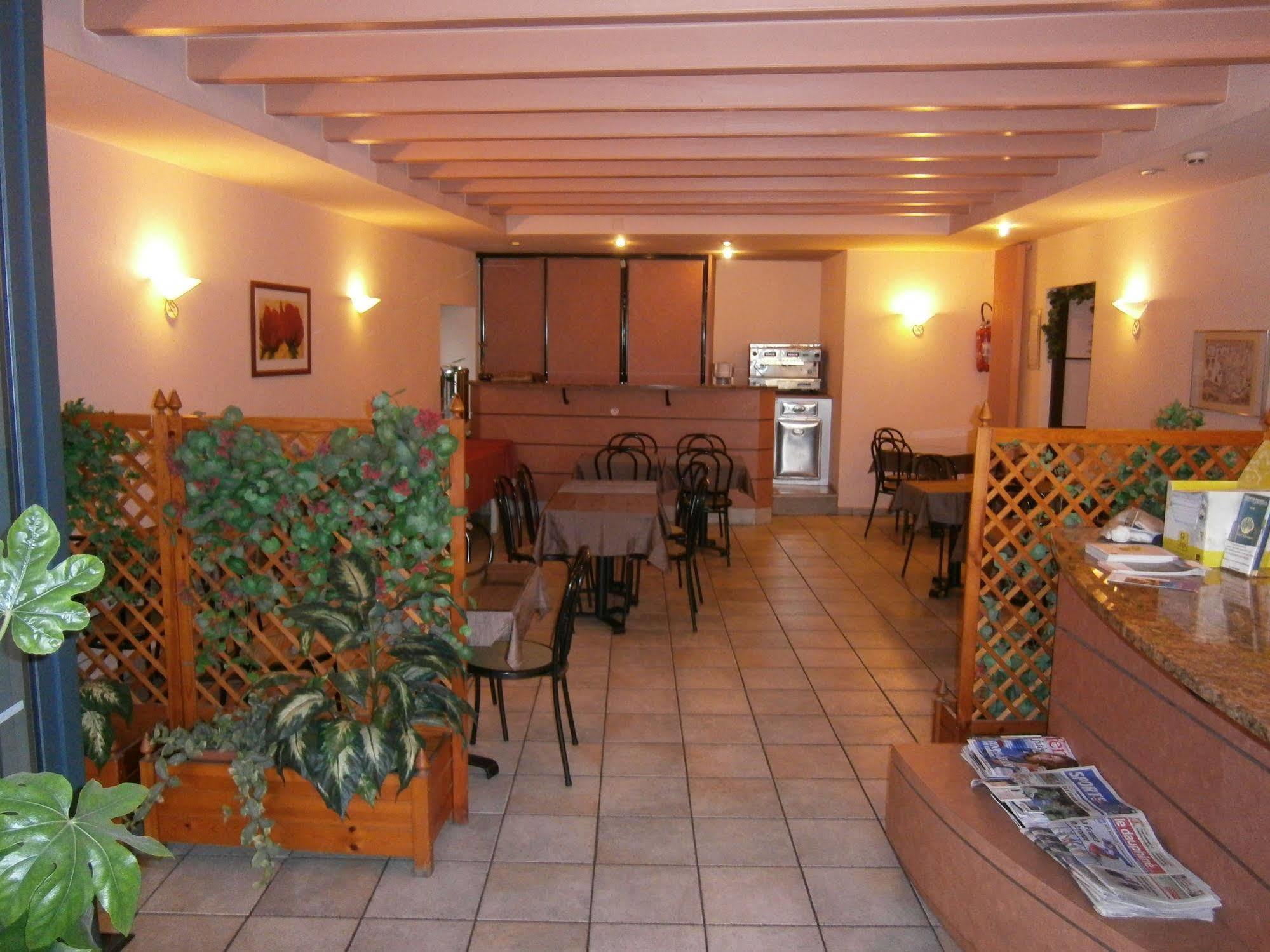Logis Hotel Saint Jacques 瓦朗斯 外观 照片