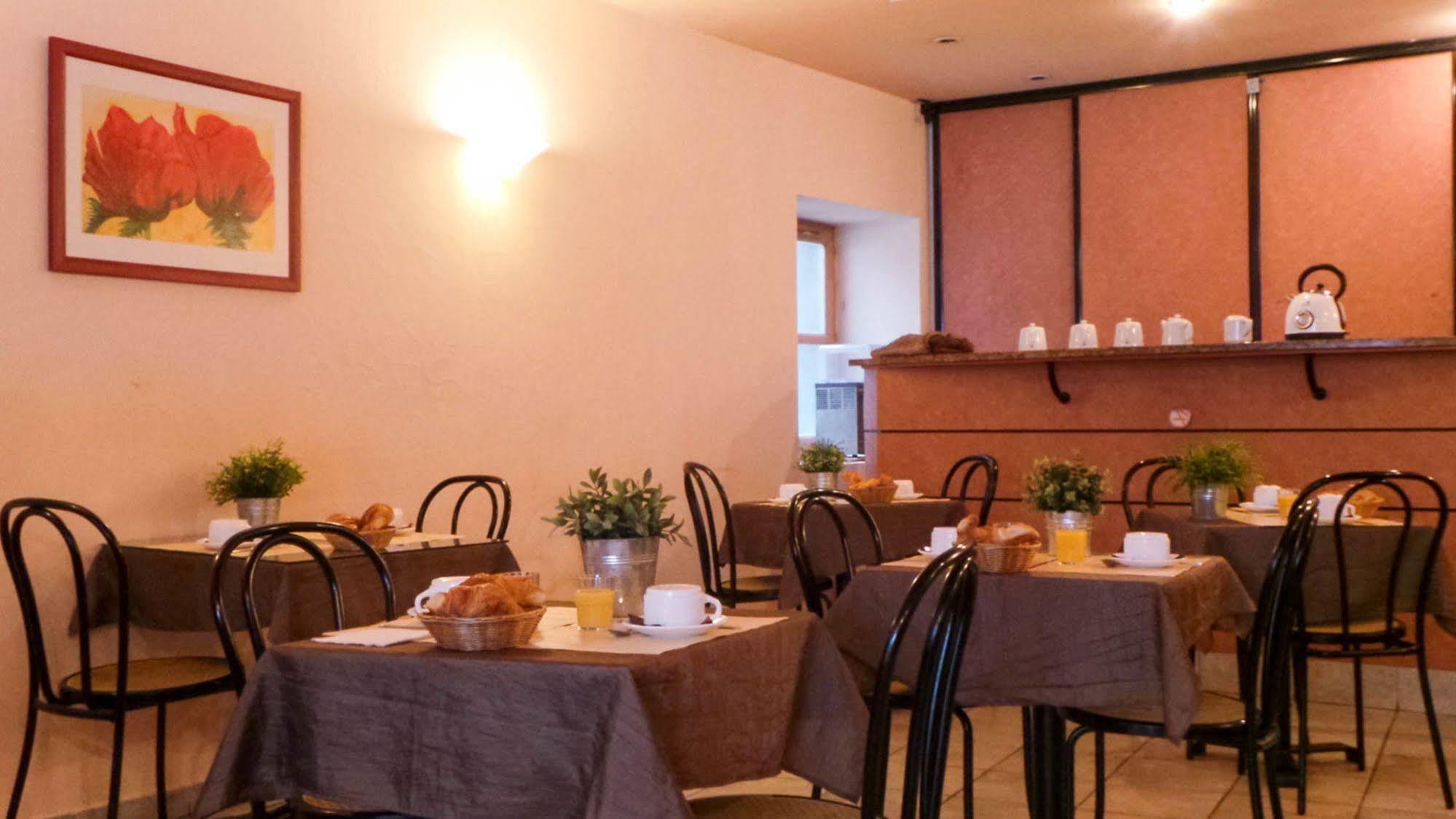 Logis Hotel Saint Jacques 瓦朗斯 外观 照片