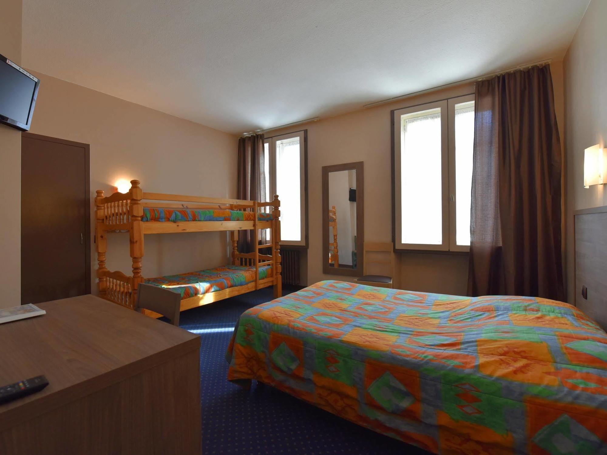 Logis Hotel Saint Jacques 瓦朗斯 外观 照片