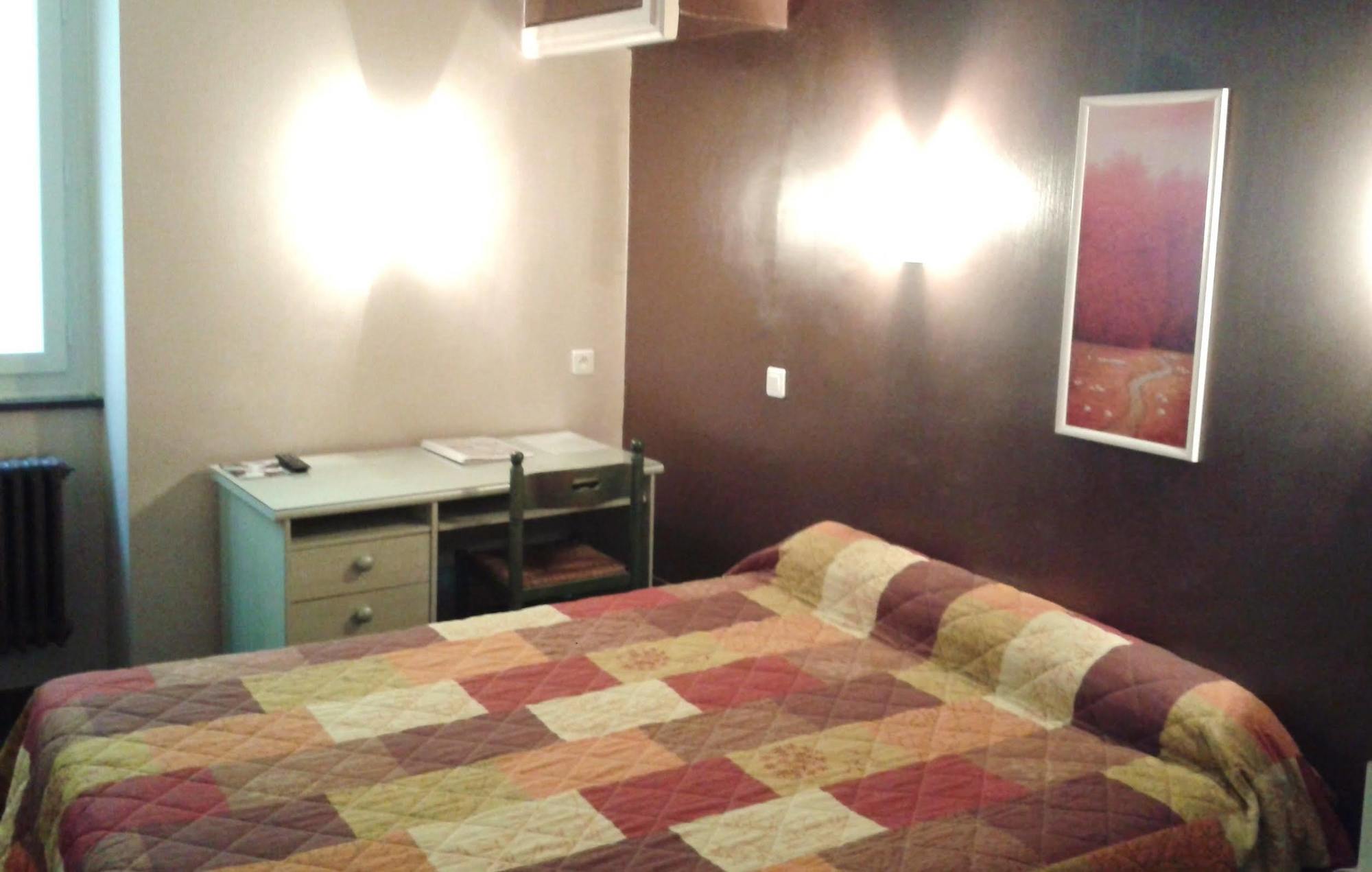 Logis Hotel Saint Jacques 瓦朗斯 外观 照片