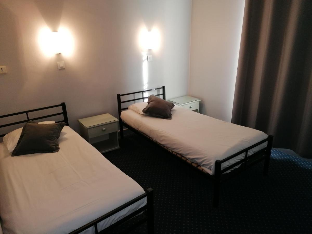 Logis Hotel Saint Jacques 瓦朗斯 外观 照片